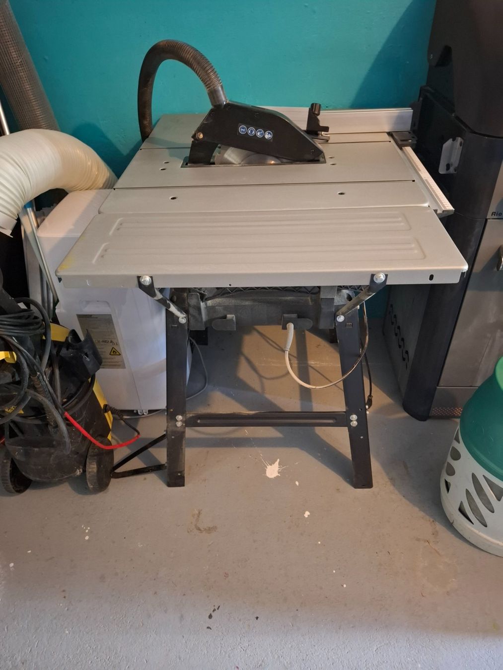Scheppach Sägen: Scheppach Tischkreissäge HS100S 2000W mit Untergestell – Gebraucht aus Hunzenschwil von Fluz