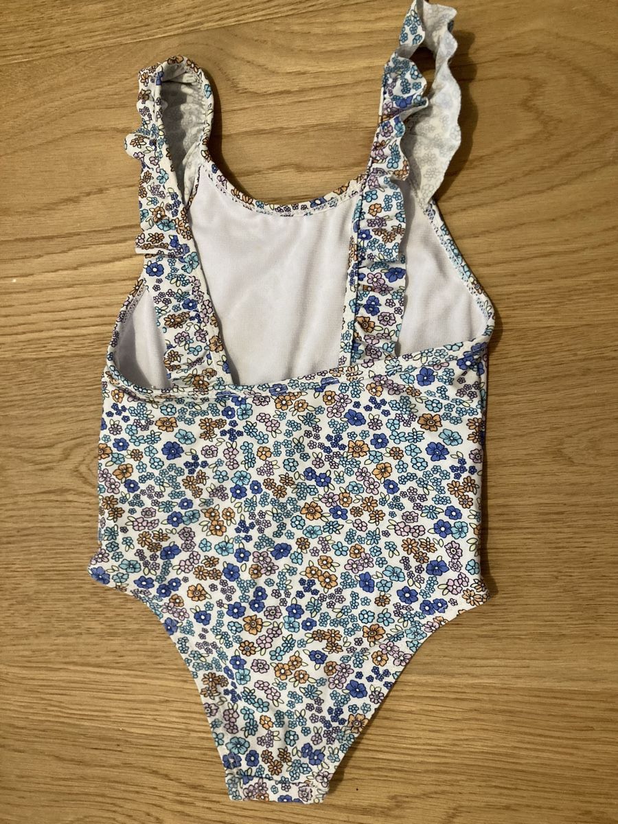 Migros Costumi da bagno & Bikini: Badeanzug / Badehose Gr. 98/104  – Usato da Oberstammheim venduto da Annatina11 1