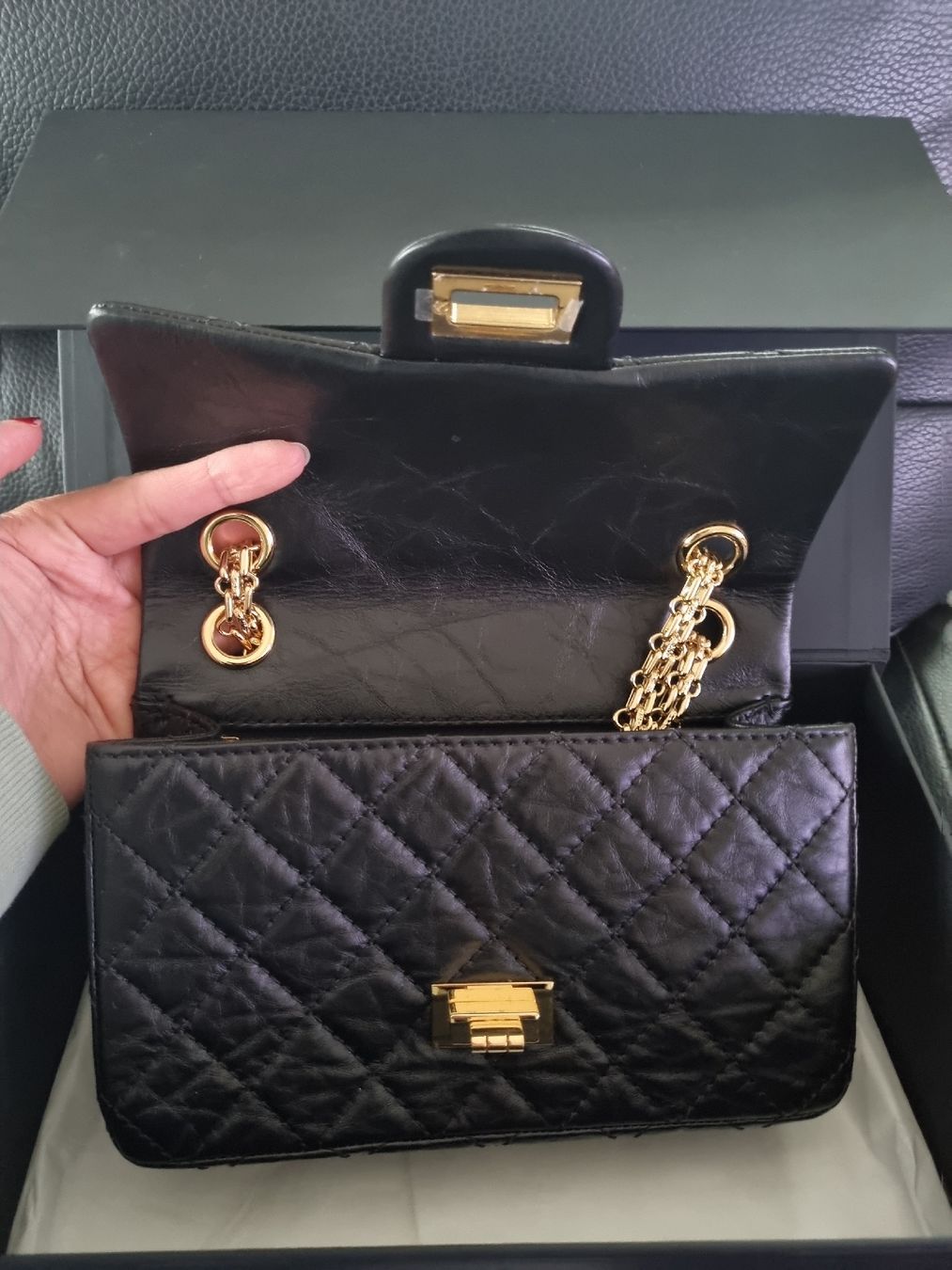 Chanel Sacs femmes: Chanel Reissue Black Quilted with Goldhardware💫small – Neuf (Voir description) à Zürich par Stila17 2