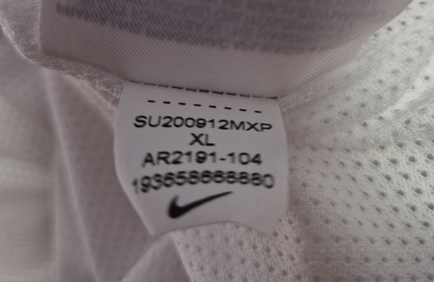 Nike Jacken: Rare Nike Windrunner rot-weiss-blau Grösse XL – Neu (gemäss Beschreibung) aus St. Gallen von CaliSunshine 4