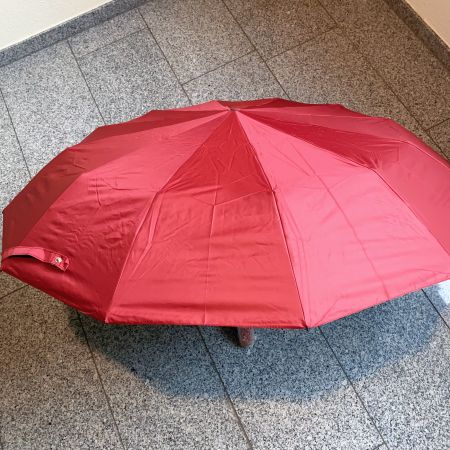 Neuwertiger Regenschirm stark construction Top Zustand!