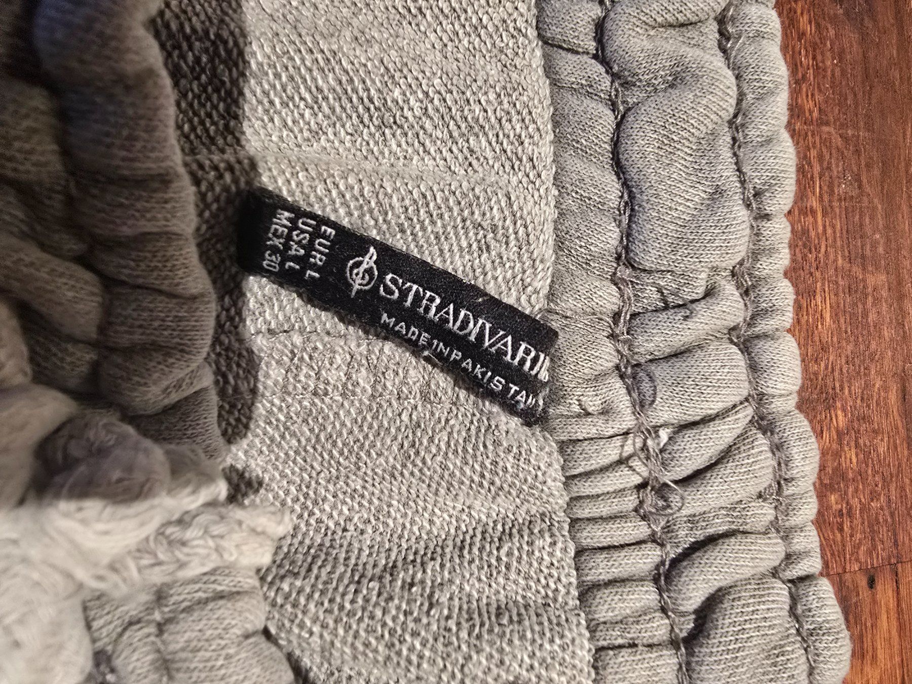 Stradivarius Pantaloni: Trainerhose im used look – Usato da Wattwil venduto da Yoshi.97 1