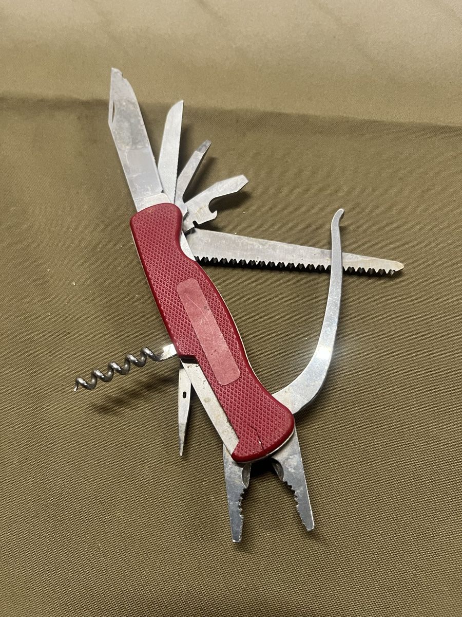 Taschenmesser: Grosses Multitool, gebraucht. – Gebraucht aus Würenlos von KLG_3TBs 3