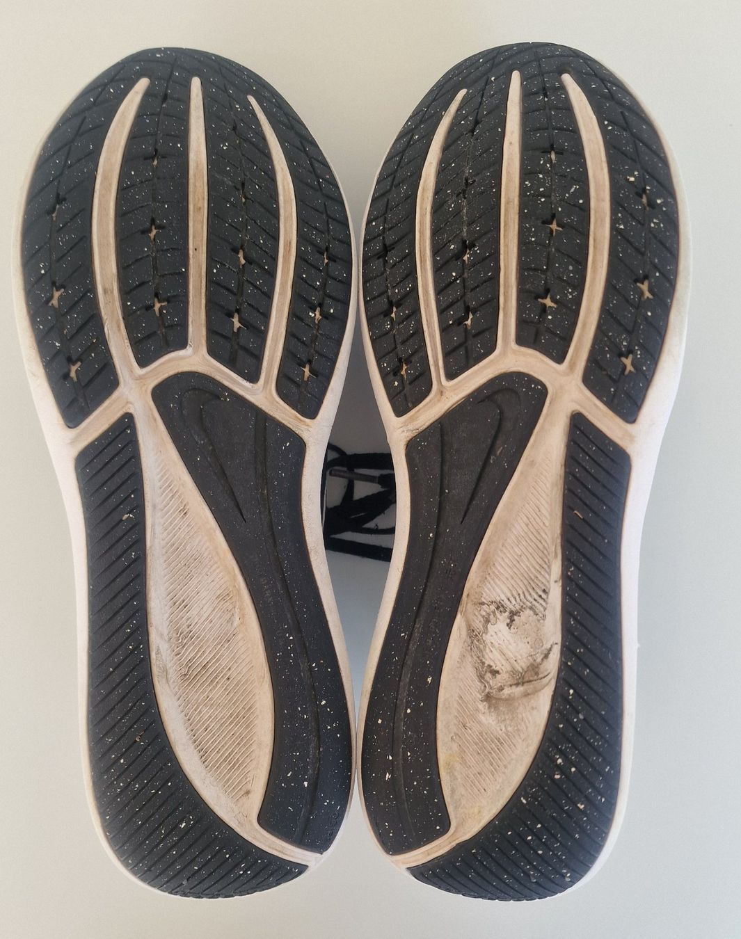 Nike Scarpe da uomo: schwarzer NIKE Gr.38.5 – Usato da Meggen venduto da Lunime 4