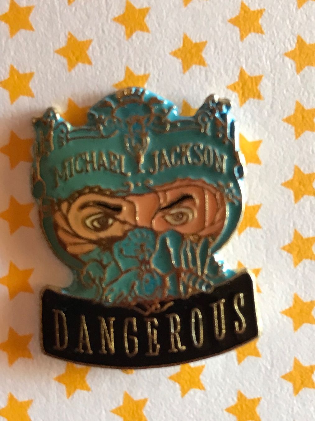 Broschen & Nadeln: Pin Pins MICHAEL JACKSON DANGEROUS Anstecknadel – Gebraucht aus Däniken SO von allerlei54
