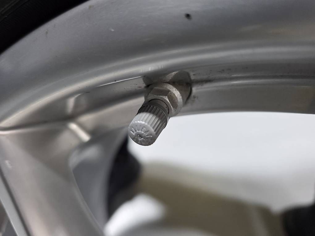 Porsche Pneumatici & Ruote complete: 20Zoll Original Porsche Macan  Sommerräder – Usato da Rümlang venduto da AZAutozubehor 4
