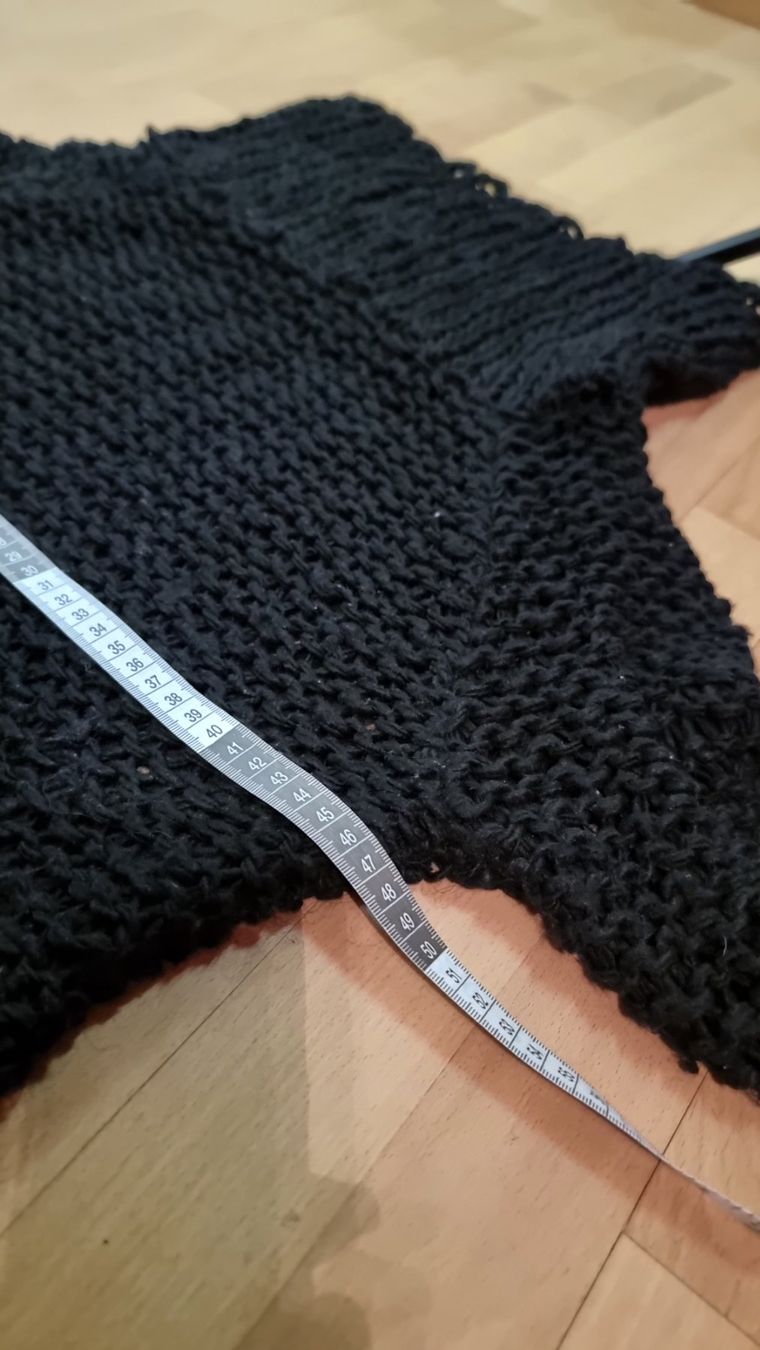 Maglioni & Felpe: Schwarzer Grobstrickpullover, Rollkragen, Gr. 38/40 – Usato da Wald ZH venduto da CapLux 8