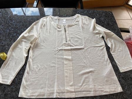Neues Damen Langarm T-Shirt in Grösse 46