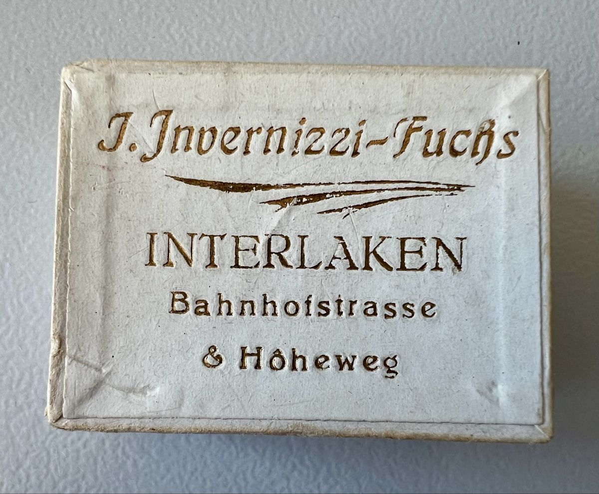 Broches & Aiguilles: Brosche, Edelweiss, Material ev.Bein, mit Originalverpackung – D'occasion à Schaffhausen par Sonne25 4