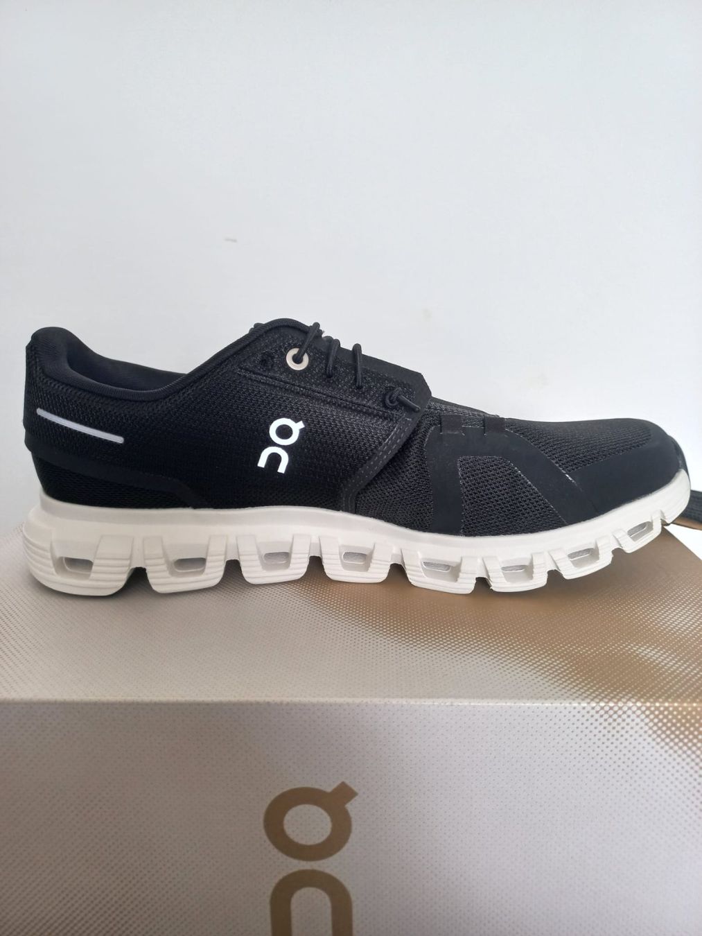 On Damenschuhe: On Cloud 6 Black/White Pointure 41 – Neu und originalverpackt aus Collonges-sous-Salève von MERLE385 1
