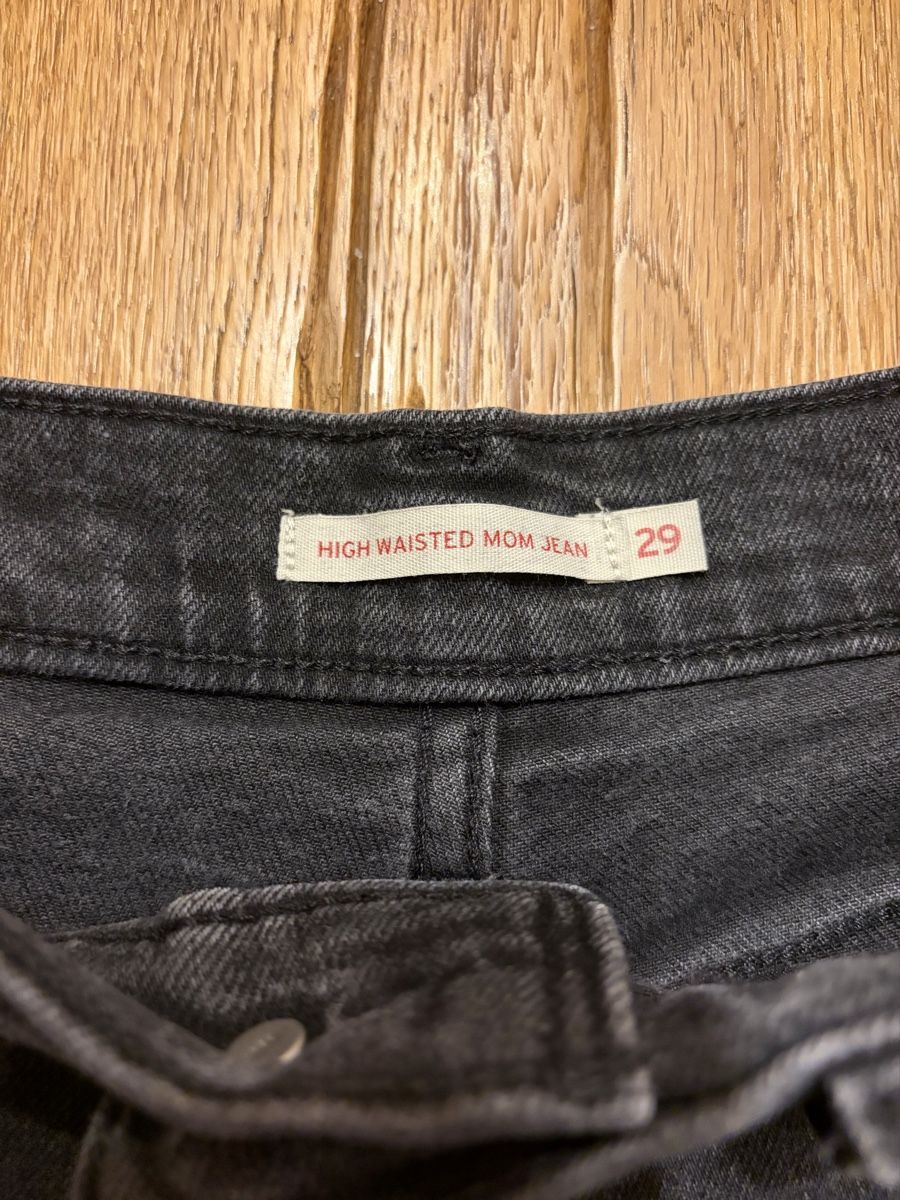 Levi's Jeans: schwarze Mom Jeans - Levis – Nuovo (secondo la descrizione) da Burgdorf venduto da nib_zf7z 1