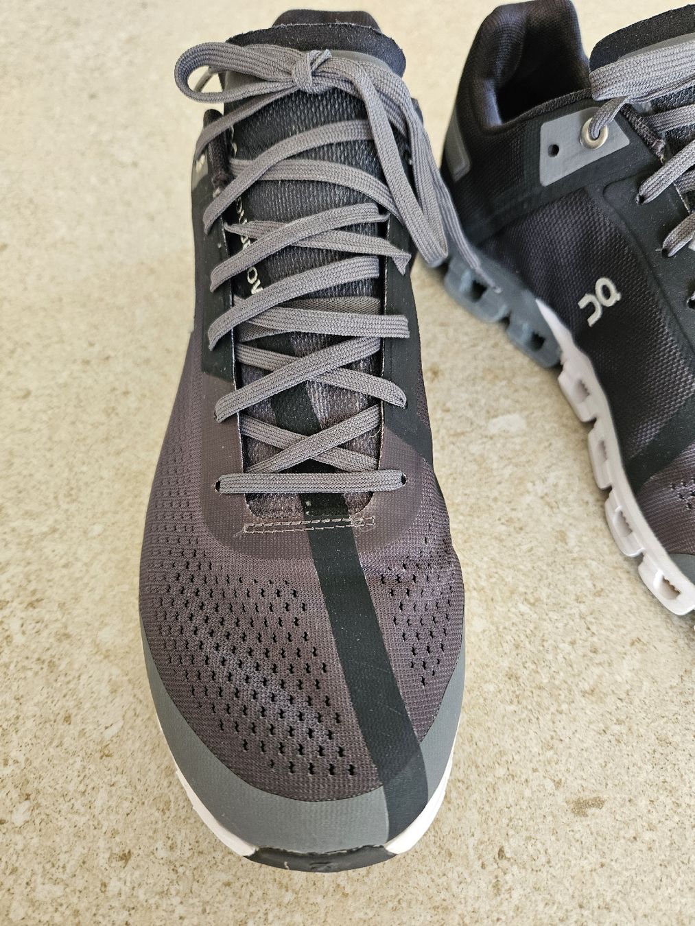 On Chaussures hommes: ON Cloudtec Laufschuhe Herren Grau Gr. 43  – D'occasion à Zuzwil SG par Loeni11 1