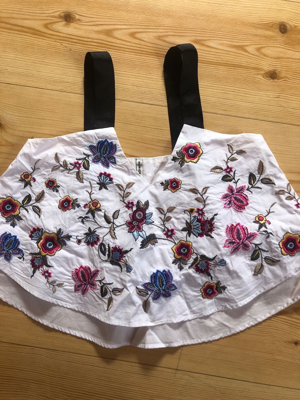 Stradivarius Top: Crop top à fleurs – Usato da Bulle venduto da sop_ct6x 2