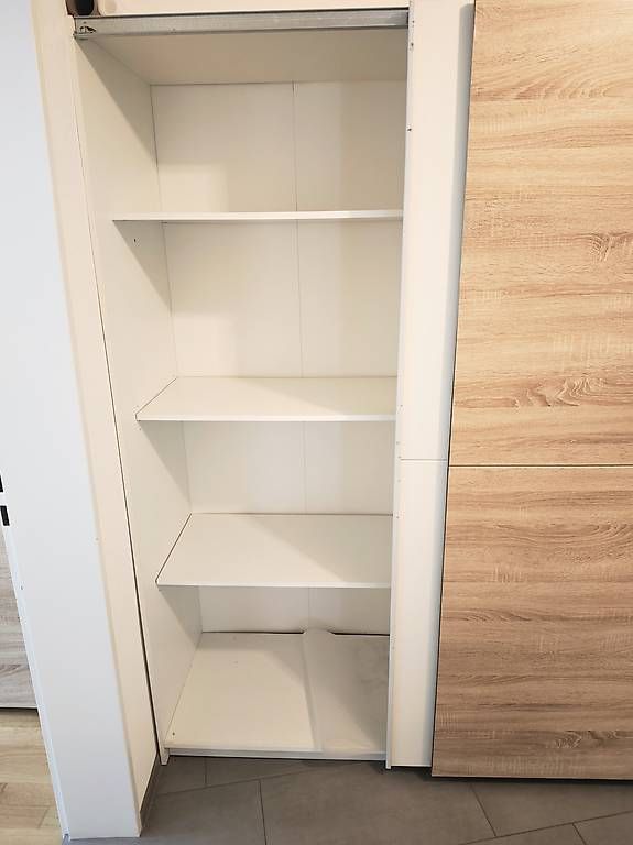 Armadi: Schrank mit Scheibentüre weiss Holz optik – Usato da Chur venduto da Edina1994