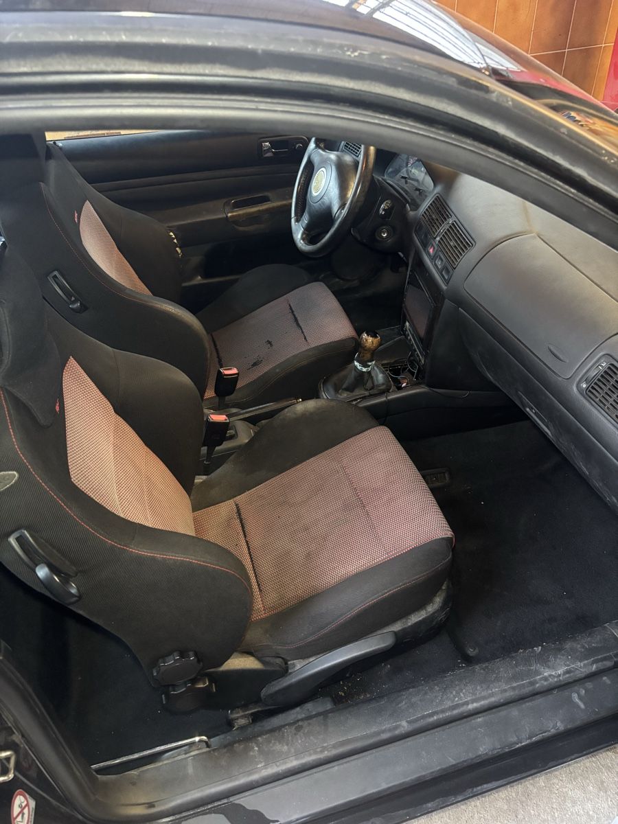 VW Automobili: Golf 4 gti – Usato da unterägeri venduto da Nelo.92 7