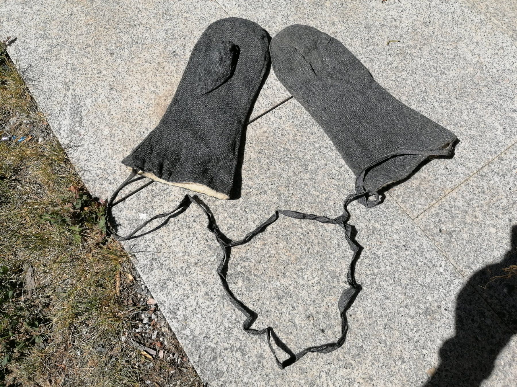 Schweizer Armee Stichwaffen: Armee Handschuhe mit Fell, 1 Paar mit Fallbändel – Gebraucht aus Pfäfers von Padj