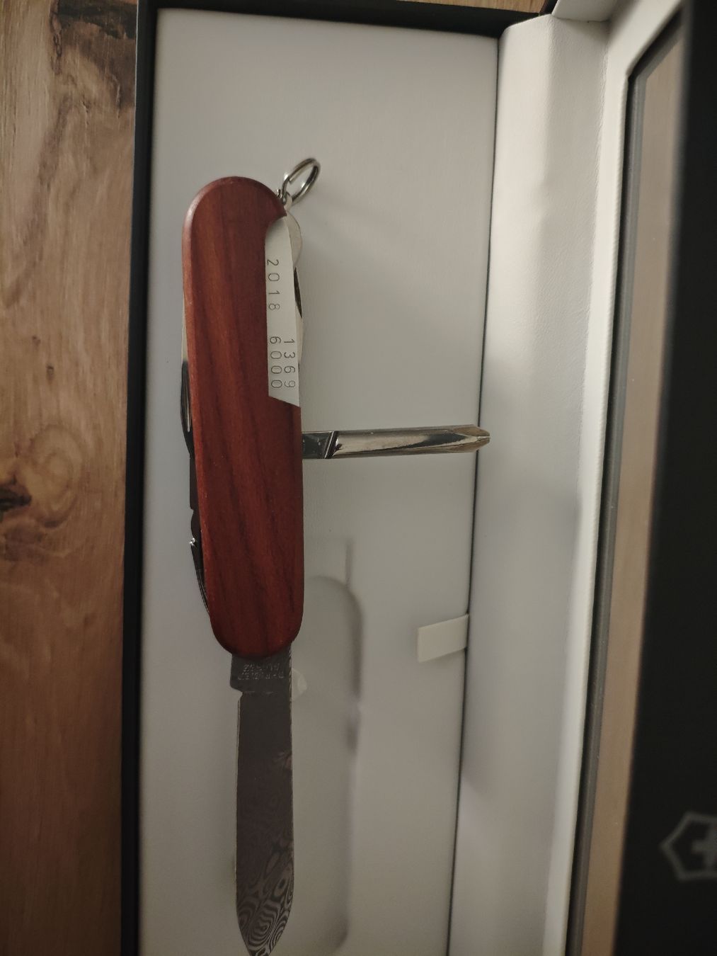 Victorinox Accessori: Victorinox Damast Limited Edition 2018 – Nuovo e nell'imballaggio originale da Develier venduto da Ant_ckl5 2