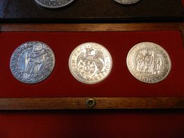 Antike Münzen TALER NACHDRUCKE Silber farben