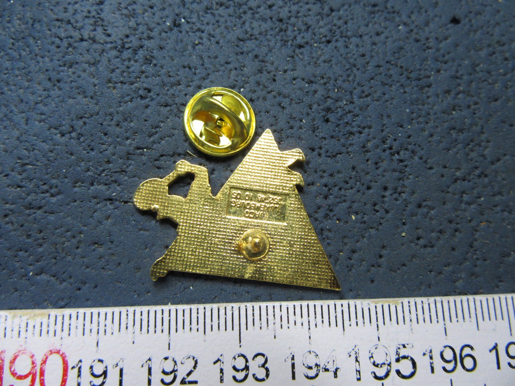 Swiss Plaketten & Abzeichen: TENNIS PIN INTERSPORT – Gebraucht aus Ettingen von Hausi4711 1