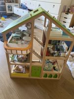 Puppenhaus Holz bunt mit Zubehoer guter Zustand