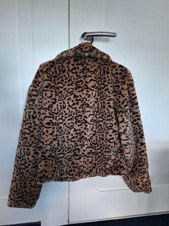 Warme Felljacke im Leopardenmuster, Grösse S, Top Zustand!