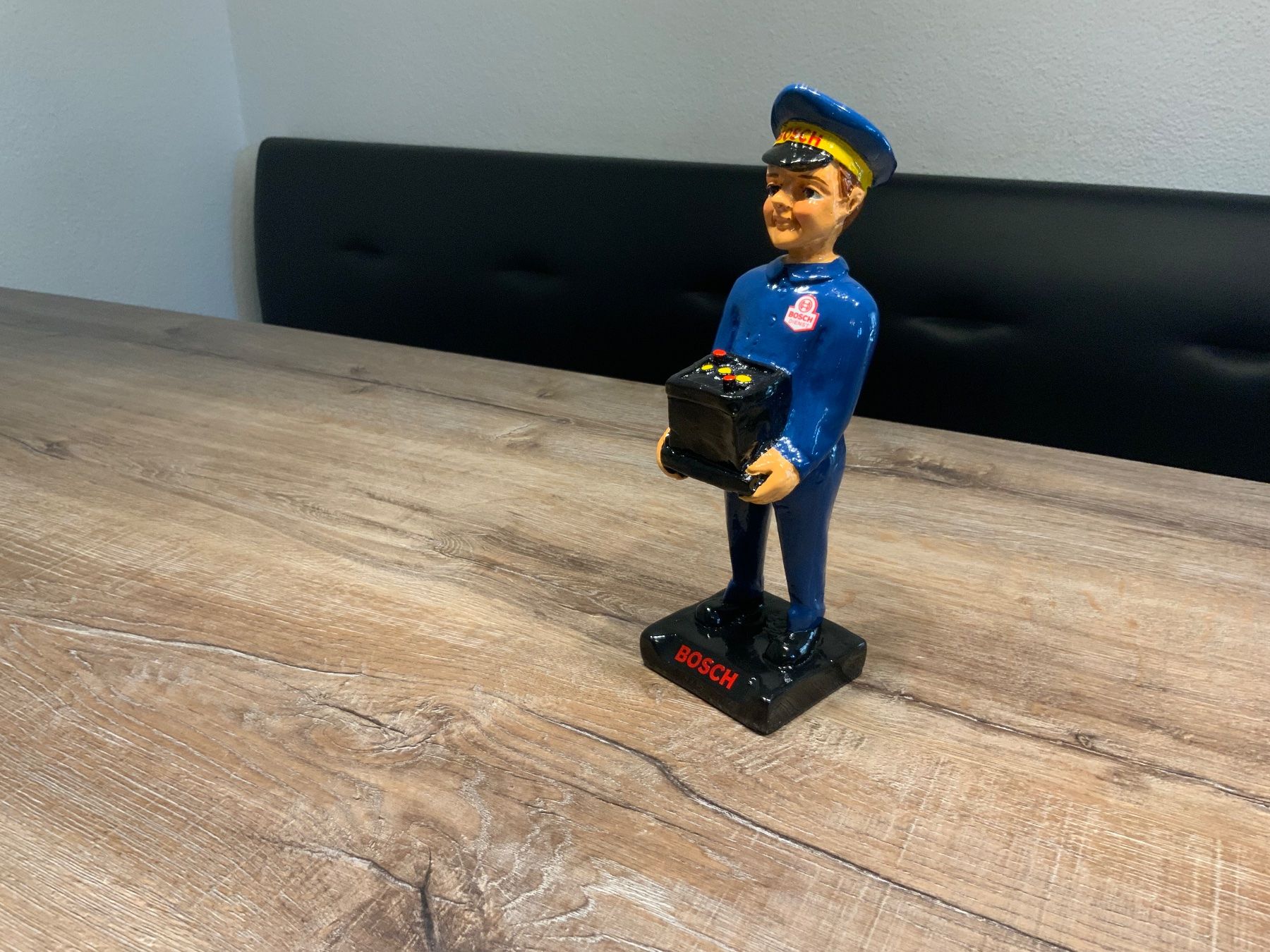 Statuette: Bosch Figur mit Batterie – Usato da Willisau venduto da Minali 4