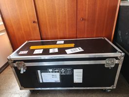 Grosse flightcase Transport Kiste auf Rollen 124x51x51cm