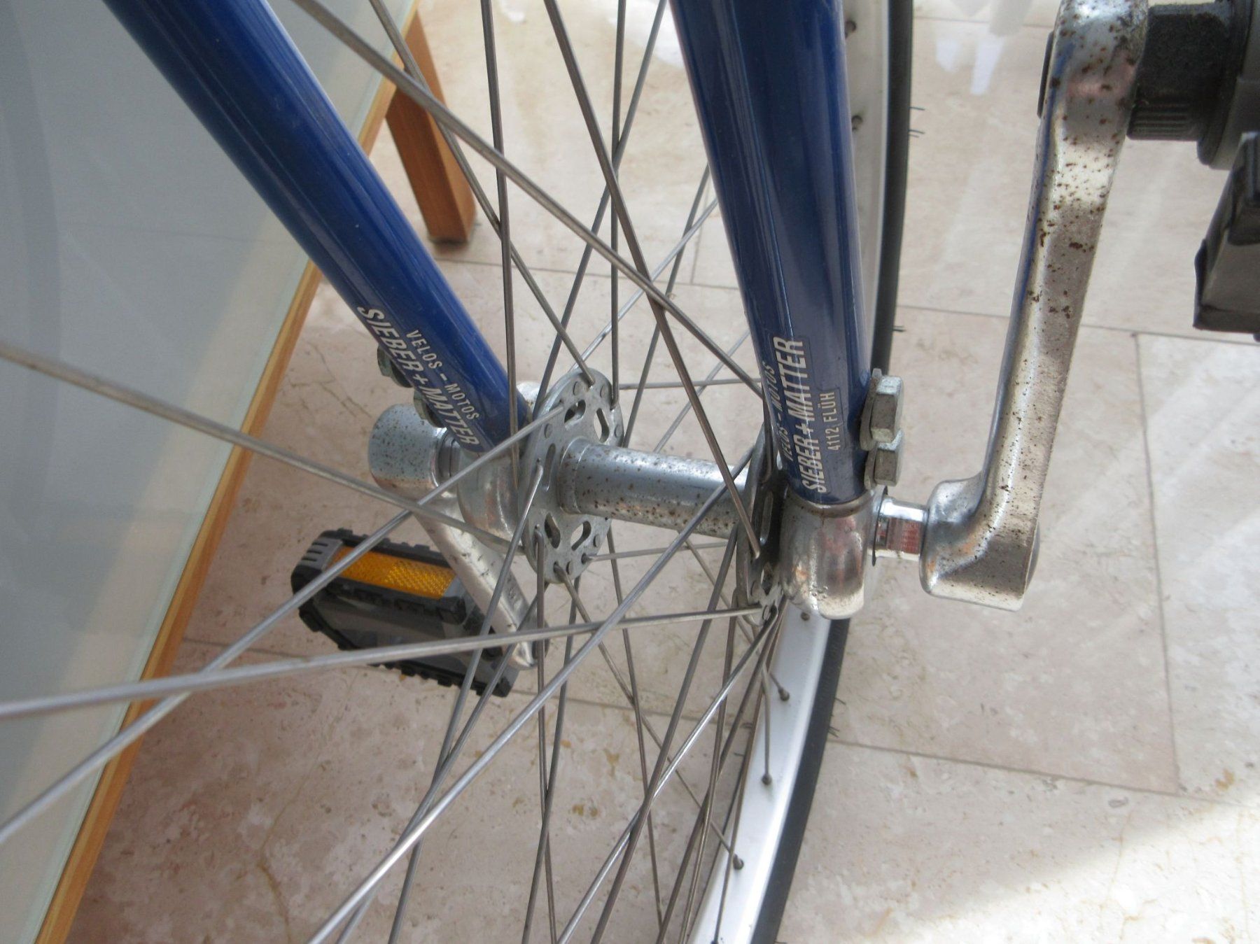 Biciclette: Blaues Einrad Vitelli 24", lange Sattelstange – Usato da Binningen venduto da tempipassati 5