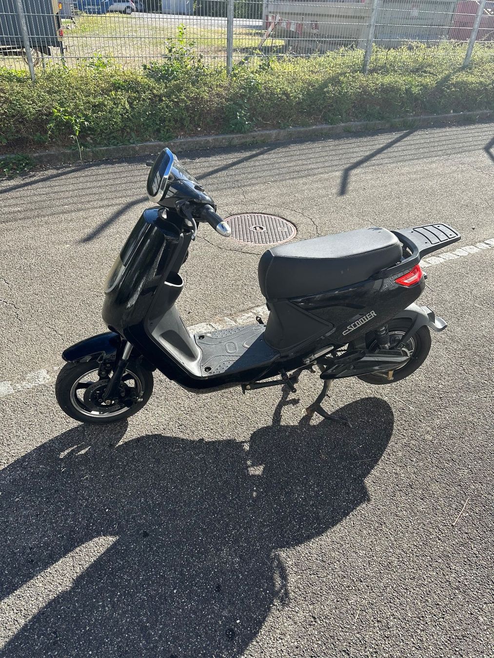 Veicoli elettrici: Elektroroller E-Scooter – Difettoso da Liestal venduto da FuV01