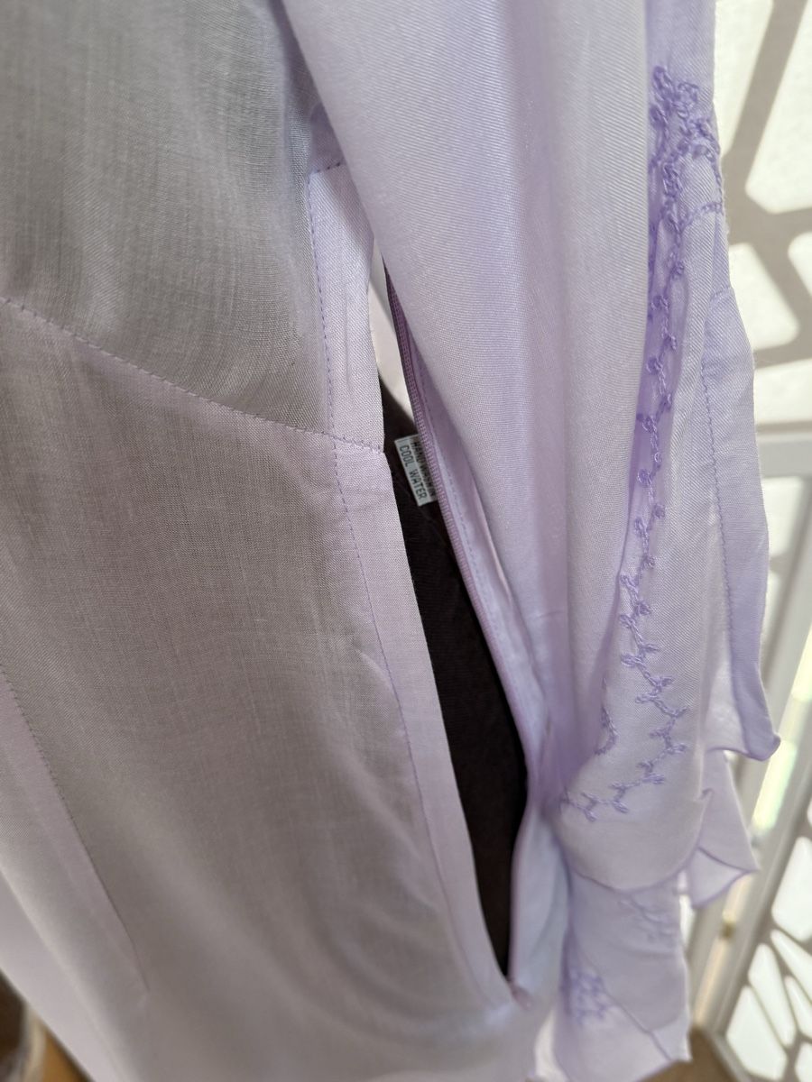 Tuniken: Great lilac embroidered kaftan. S – Neu (gemäss Beschreibung) aus Grund b. Gstaad von PlageNeigeplus 3