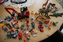 Konvolut Spielzeug: Bagger, Tiere, Figuren, Autos, Roboter