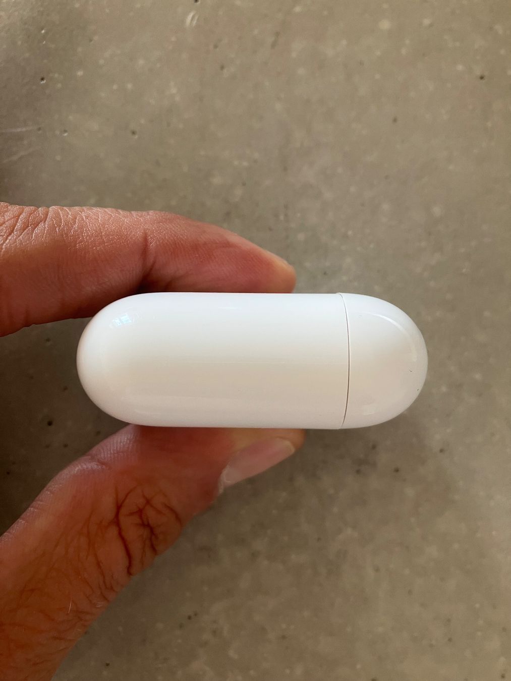 Apple Cuffie: APPLE AIRPODS Case – Usato da Lausanne venduto da mr.v 8