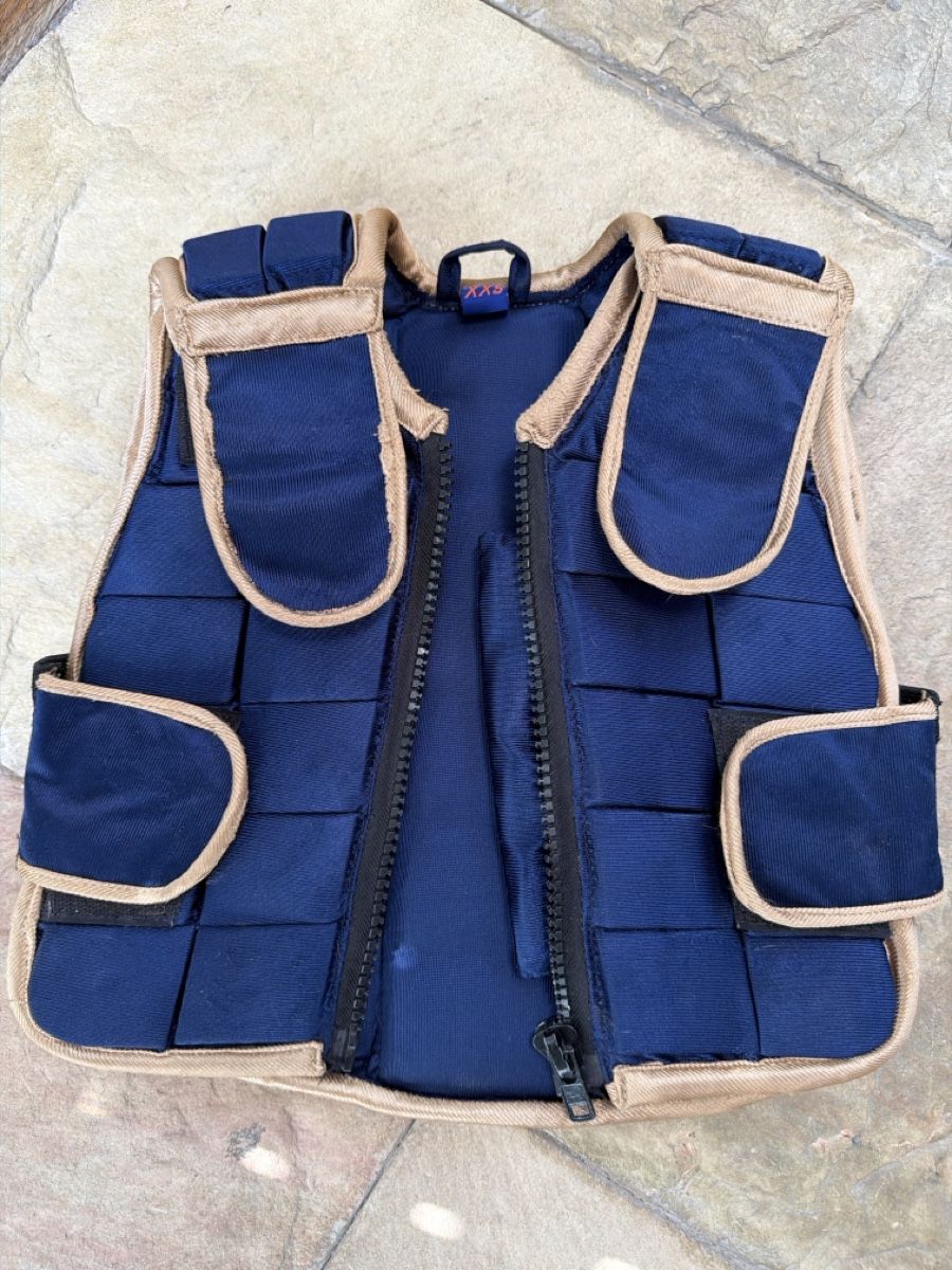Lots de vêtements: Reitweste und Handschuhe XXS – D'occasion à Nänikon par broug 1