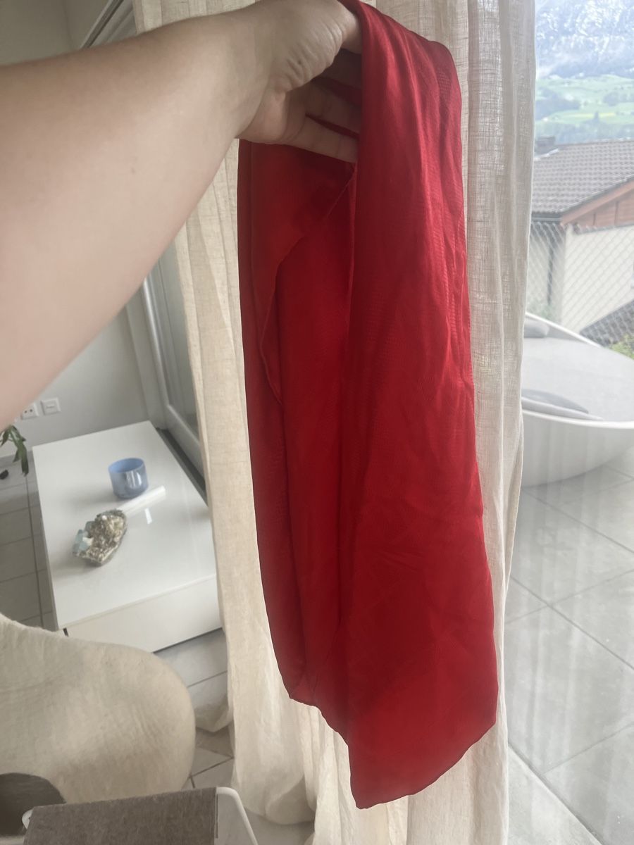 Hermès Foulards, Tücher & Schals: Hermès Schal Seide rot – Gebraucht aus Sarnen von HomeFashionArtDesign 2