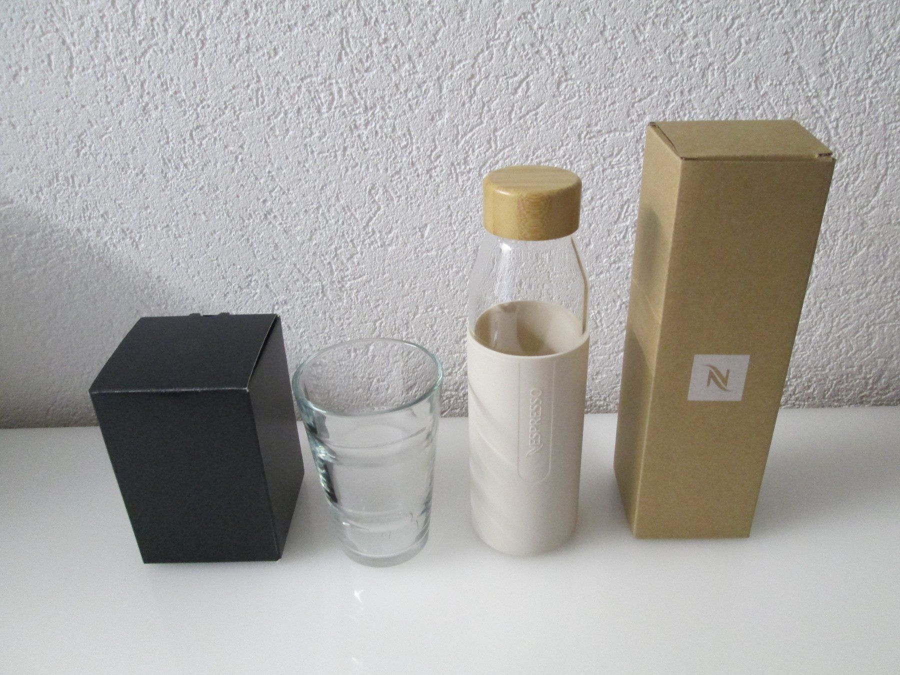 Nespresso Borracce & Thermos: Nespresso Glas mit Nespresso Flasche , Originalverpackung. – Nuovo e nell'imballaggio originale da Movelier venduto da KRASI61 2