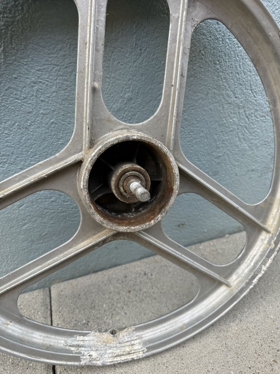 Parti ricambio per ciclomotori: Mofa Felge – Usato da Dübendorf venduto da Sachs621 2