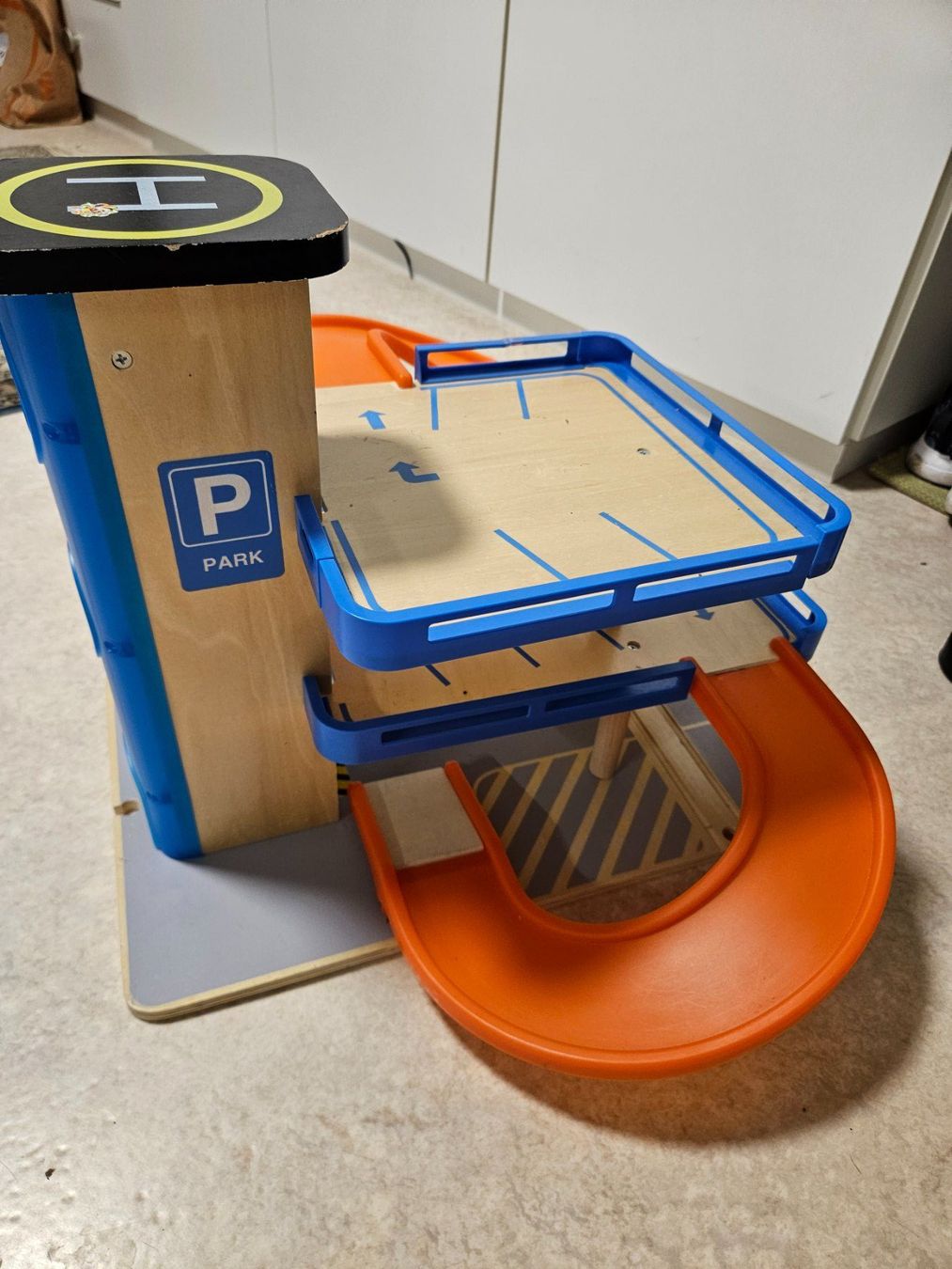 Spielzeuge: Autogarage – Gebraucht aus Hünenberg von lexli06 2