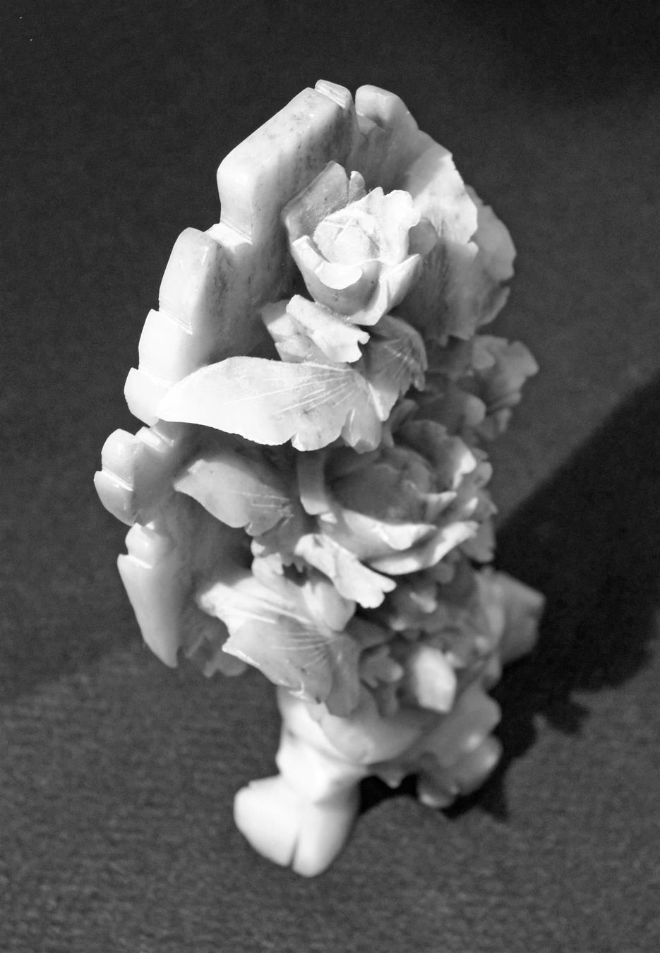 Sculture & Statue: Schöne Specksteinfigur mit Rosenbouquet – Nuovo e nell'imballaggio originale da Geroldswil venduto da ARTEFACTO 9