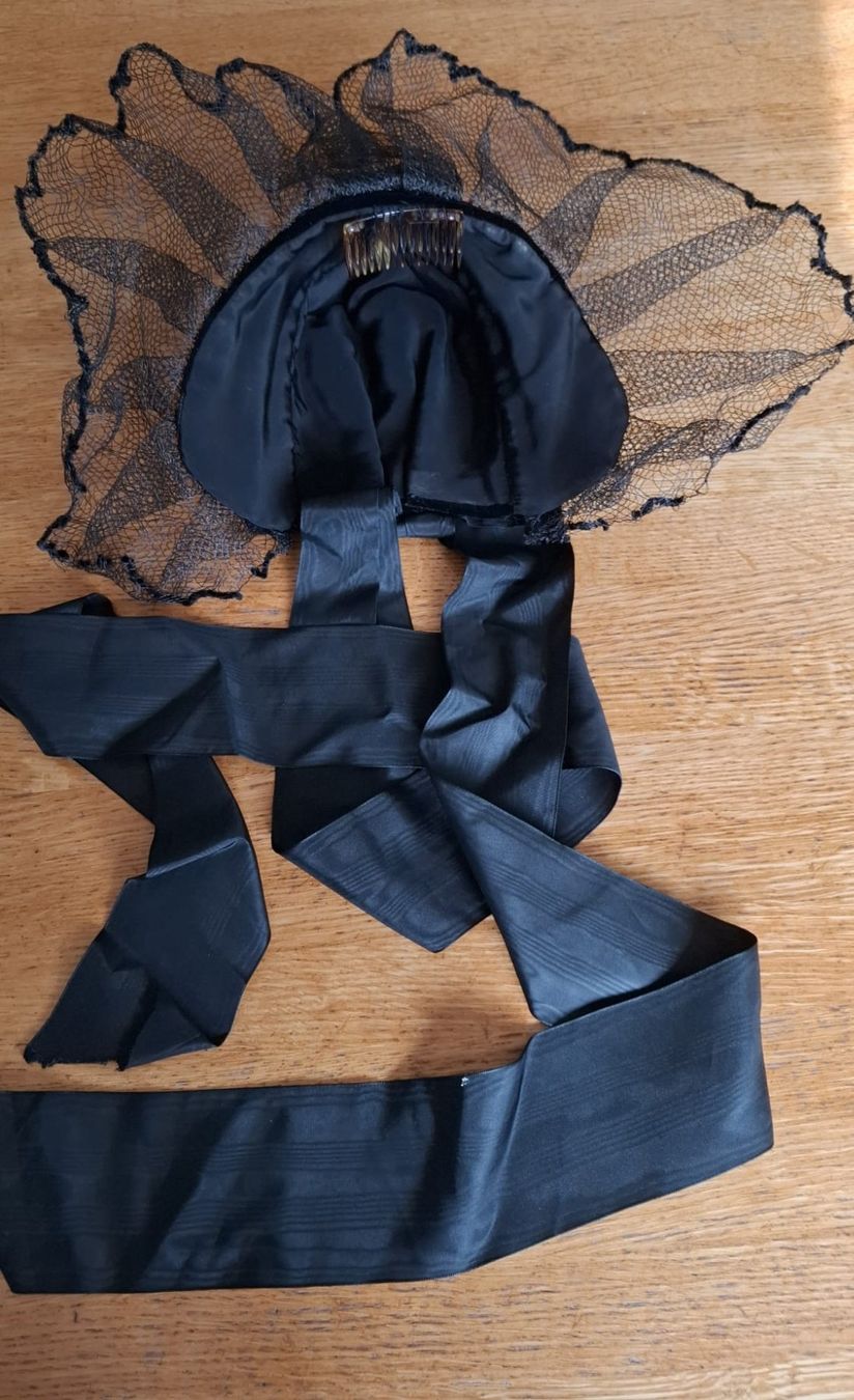 Haarschmuck: Trachtenhaube zu Bernersonntagstracht – Gebraucht aus Utzigen von MoserUtzigen