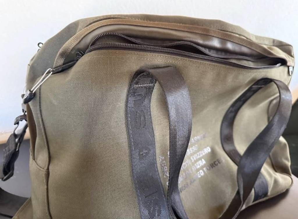 Taschen: Sac Armée Suisse – Gebraucht aus Lausanne von Davicho 1
