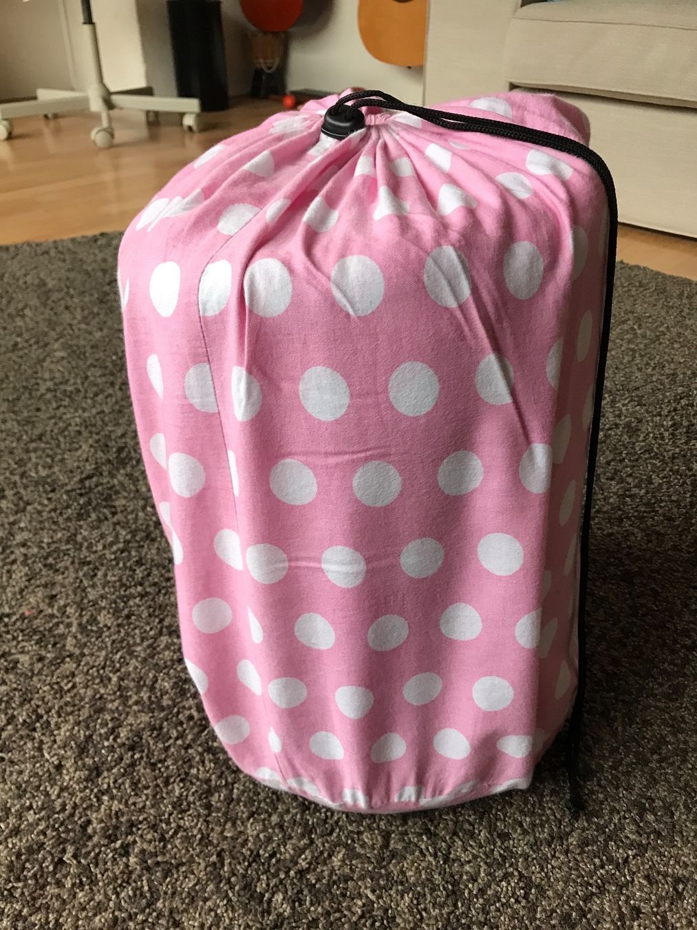 Schlafsäcke: Rosa Schlafsack mit weissen Punkte – Gebraucht aus Biberen von  1