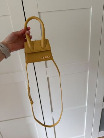 Mini sac à main Jacquemus jaune moutarde, parfait été!
