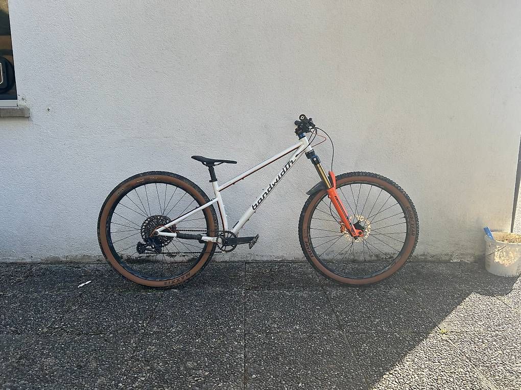 Biciclette: Vélo VTT endurigide en titane – Usato da Grandvaux venduto da Zildjian