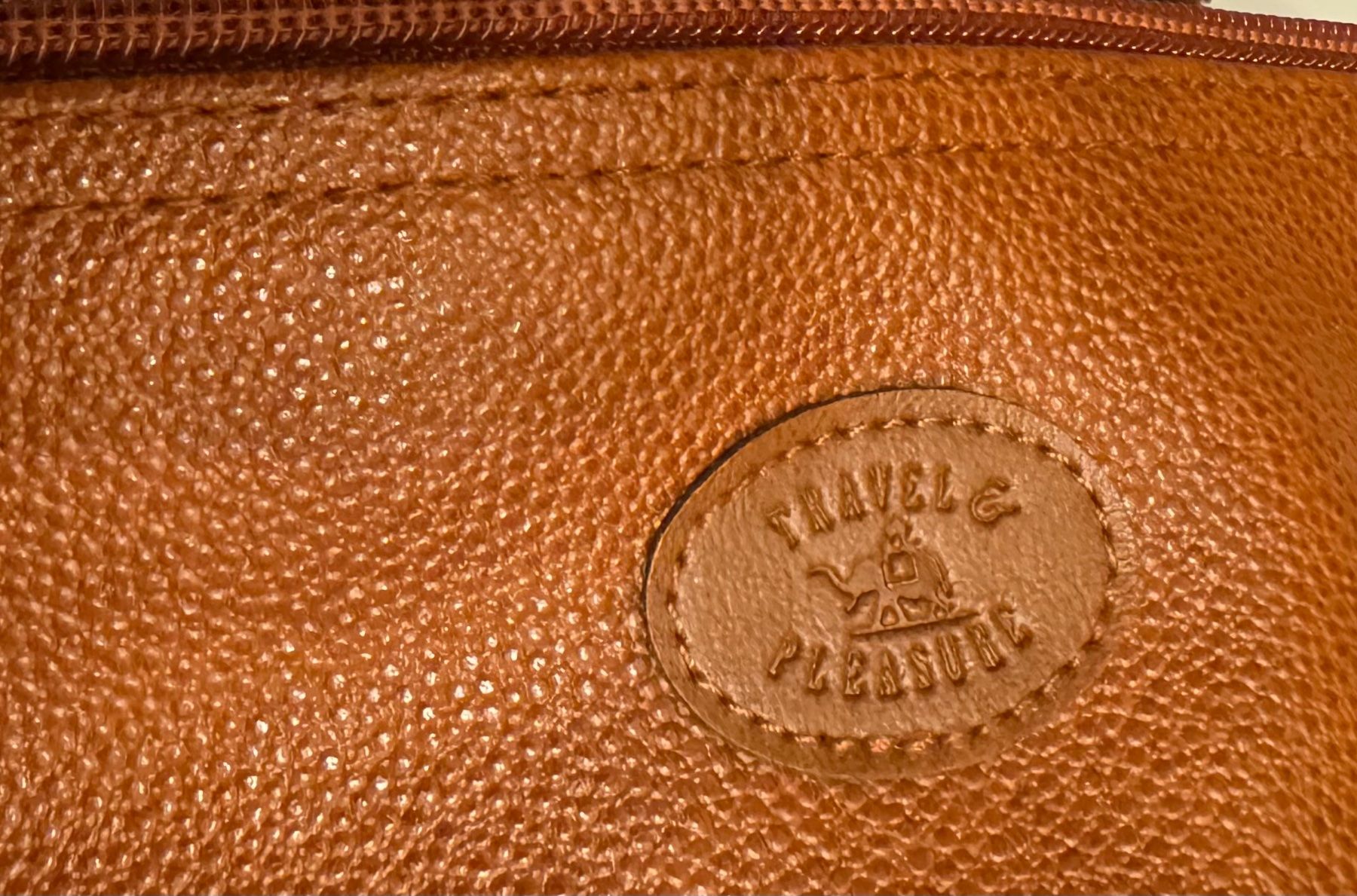 Custodie per cosmetici: Vanity case, trousse neuve avec miroir, couleur cognac – Nuovo e nell'imballaggio originale da Genève venduto da Murmurs 7