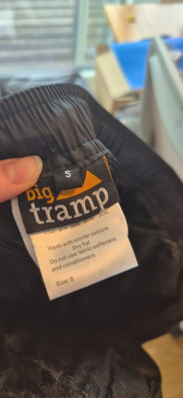 Big Tramp Pantaloni: Big Tramp Regenhose – Usato da Thalwil venduto da Farfalla 4