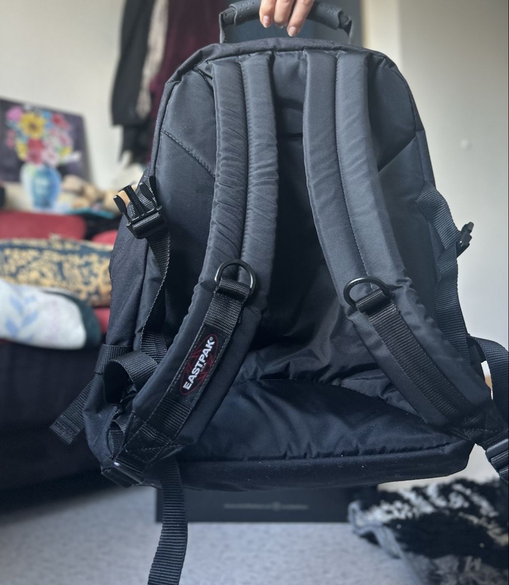 Eastpak Zaini: Schwarzer Rucksack der Marke Eastpak – Nuovo (secondo la descrizione) da Wohlen AG venduto da kse_k6vh 2