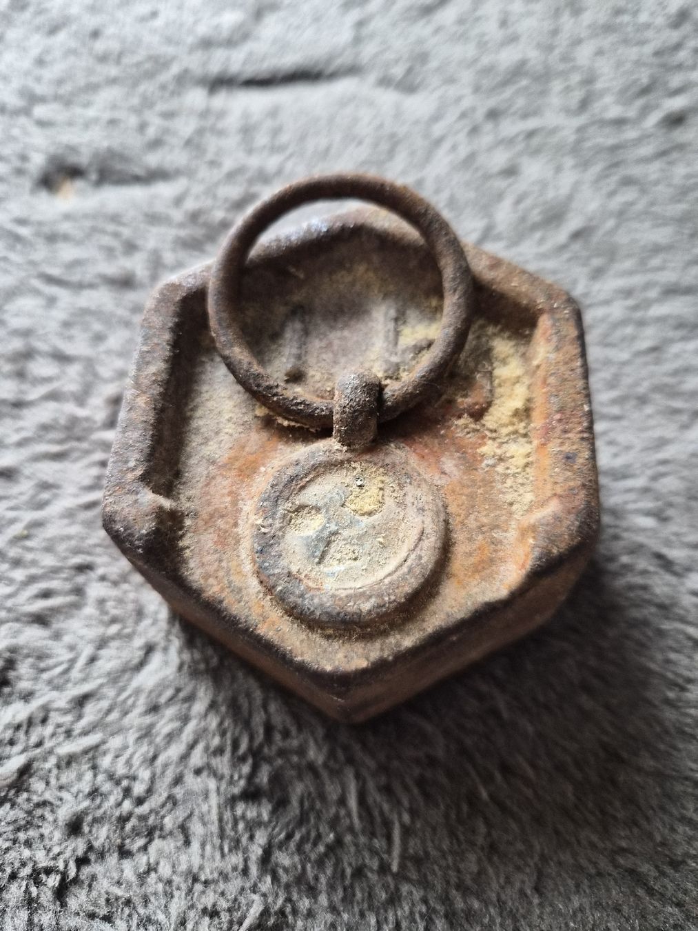 Quincaillerie: Ancienne poids hexagonal en fer forgé - Collection! – D'occasion à La Joux FR par car_ck96 1