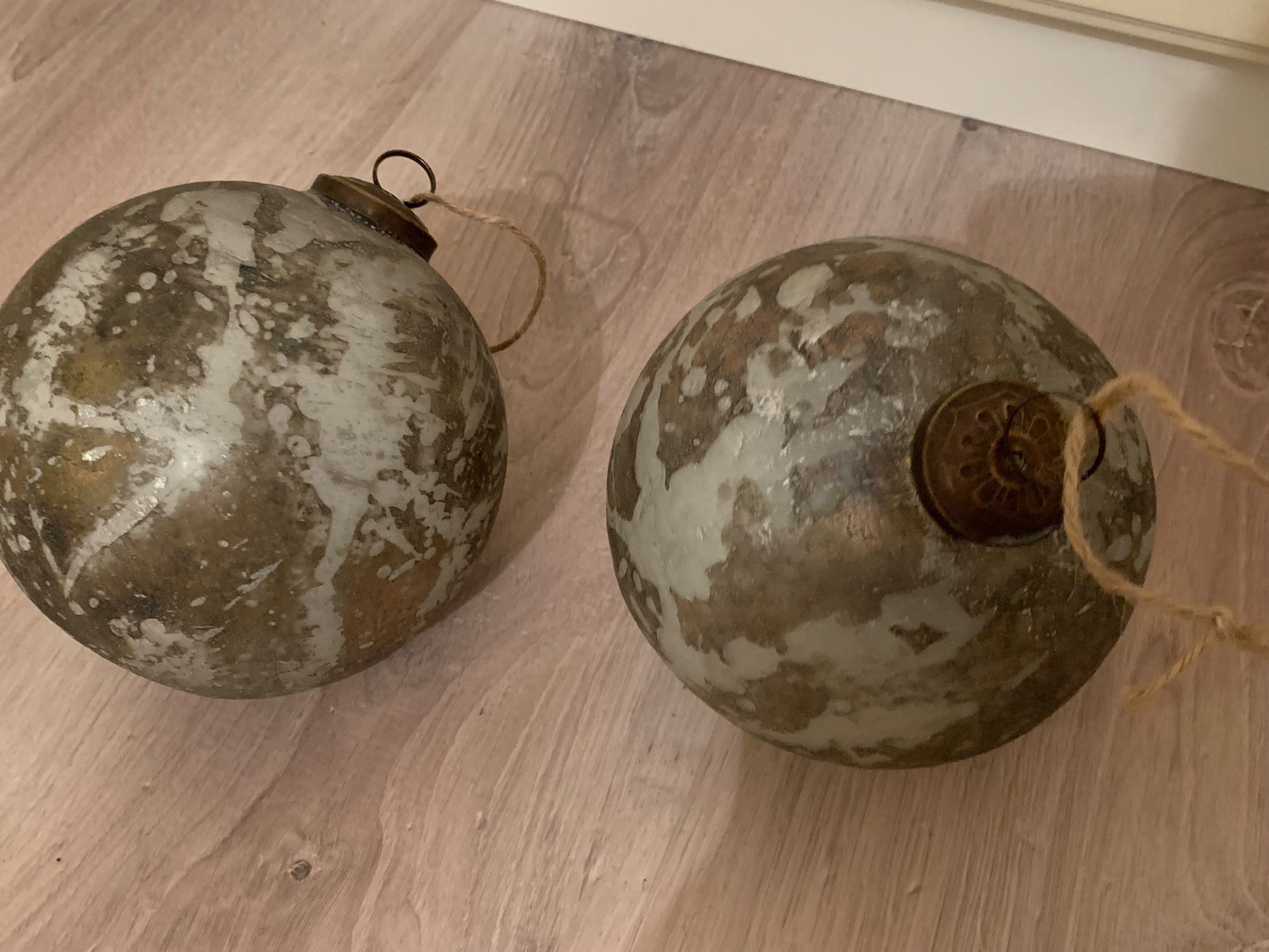 Alle Dekorationen: Riesige Weihnachtskugeln, Vintage Look, Umfang 41 cm – Gebraucht aus Nunningen von silvermoon68