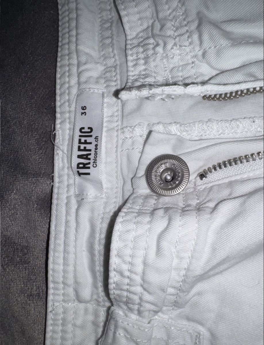Pantalons: WEISSE KURZE HOSE – D'occasion à Muri AG par rah_x6jr 2