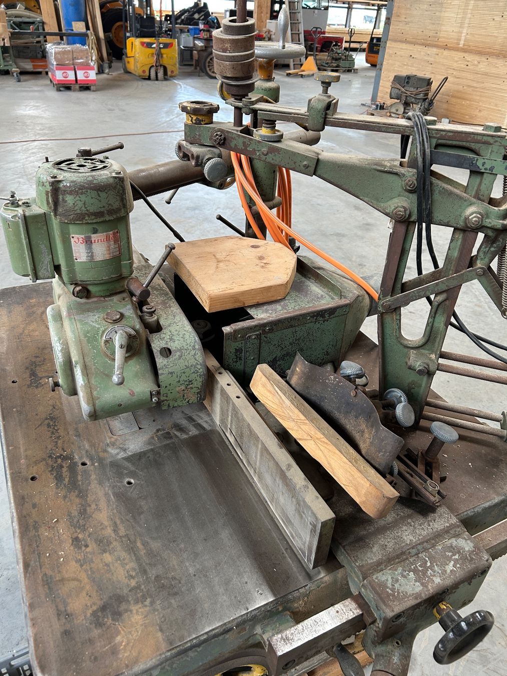 Tutte le macchine: Kehlmaschine mit Vorschubmodul – Usato da Luzern venduto da wEwEI 2